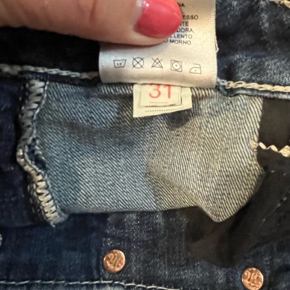 Miss Me Boyfriend Capri Distressed Jeans Size 31 Waist - Picture 13 of 16